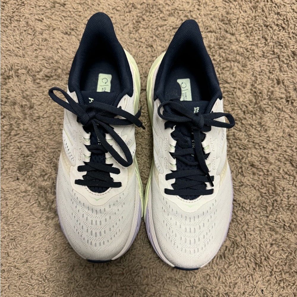 Hoka one one women’s tennis shoe size 6